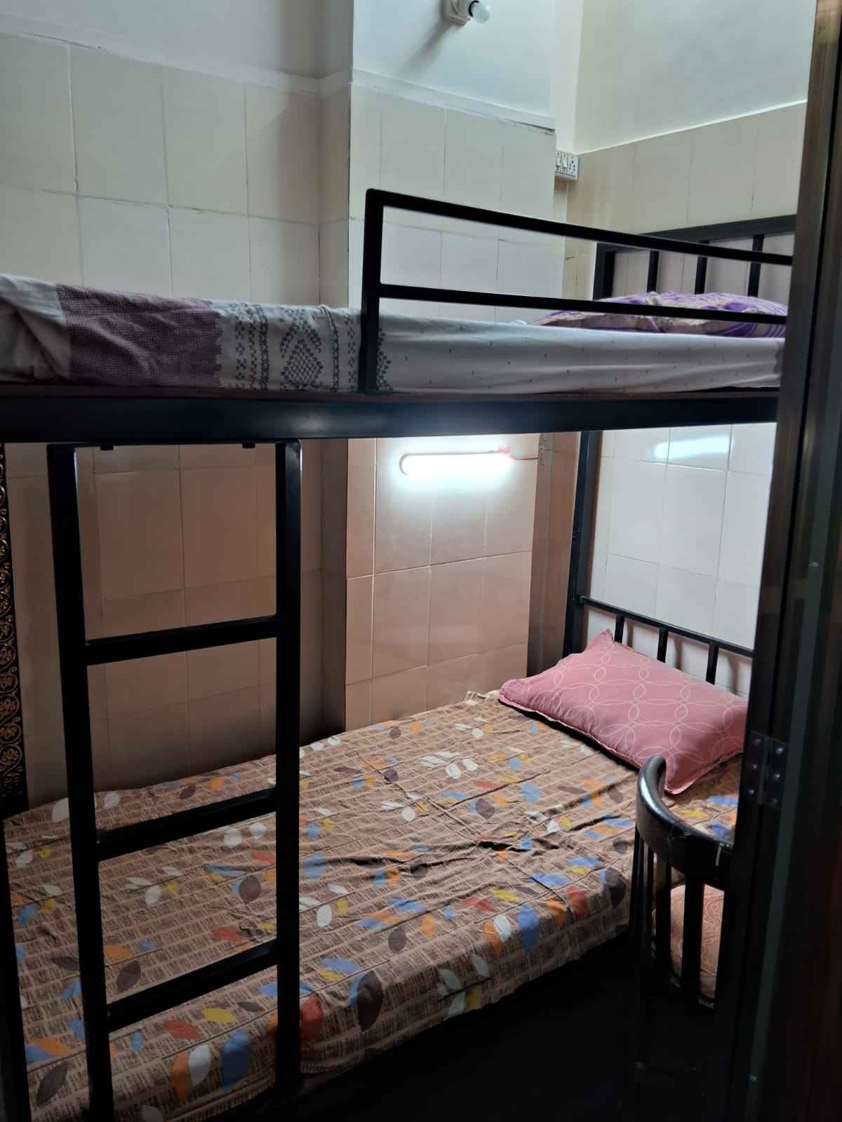 Male PG room in Santacruz East, Mumbai – photo 4